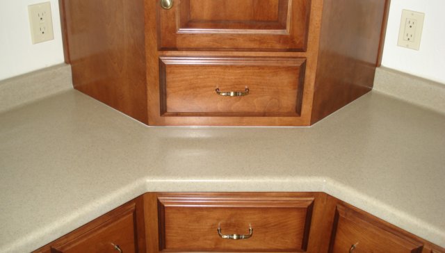 cabinetonsolidsurfacecountertopbyquarrystonedsc00965.jpg