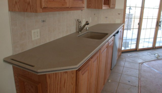 corianlikesolidsurfacekitchencountertopsquarrystone150.jpg